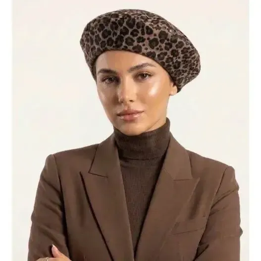کلاه فرانسوی دو رویه مشکی و پلنگی قطر 30 سانتی متر مناسب پاییز و زمستان - تصویر 3