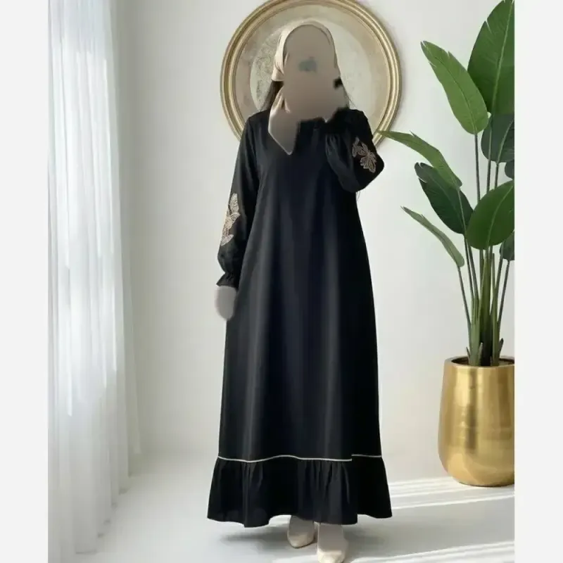 عبا پروانه گلدوزی شده جنس الیزه گرم بالا رنگ مشکی - تصویر 2